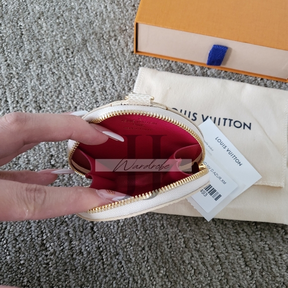 Louis Vuitton Vivienne Christmas 2021 Round Coin Purse in Damier Azur - Picture 7 of 7